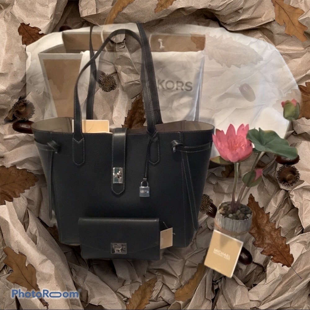 🍀MK Cassie Handbag Set 🍀 - Picture 4 of 14